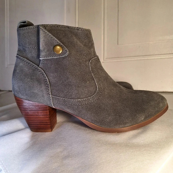 Diba Sophia Grey Suede Ankle Boots Gold Button Accent Zip Inside Mid Heel 9.5 - Picture 8 of 14